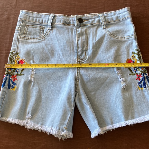 NWT light blue denim cutoffs in size L - Picture 9 of 11